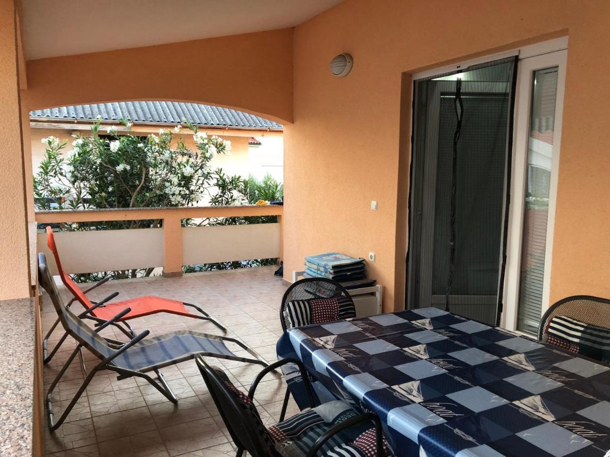 Ferienwohnung Apartman Luka Vir Exterior foto