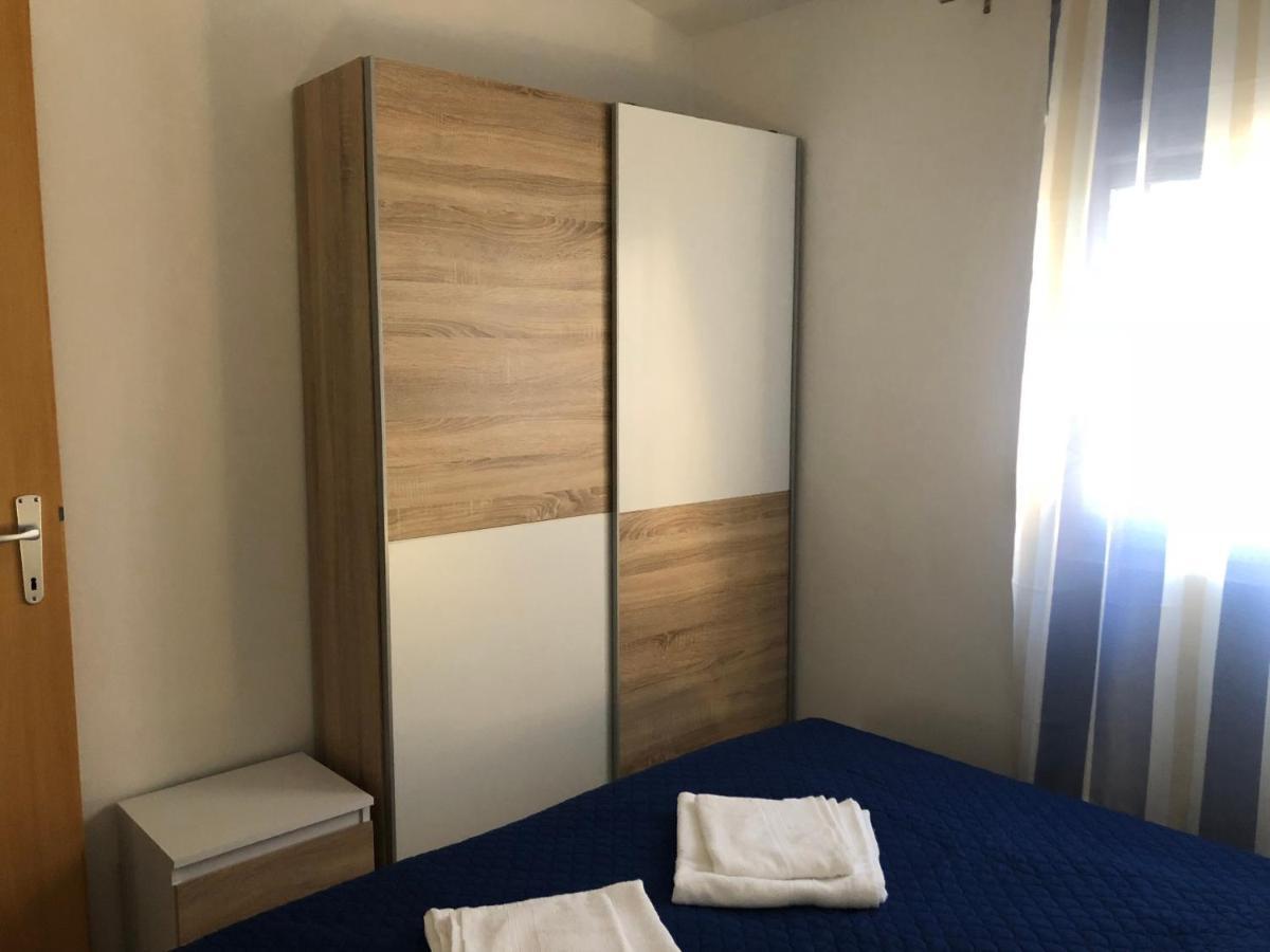 Ferienwohnung Apartman Luka Vir Exterior foto
